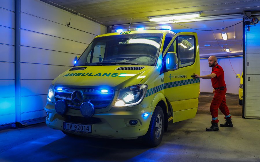 Ambulanse-utrykning-helse-49101204433_ce21fa8b3c_o