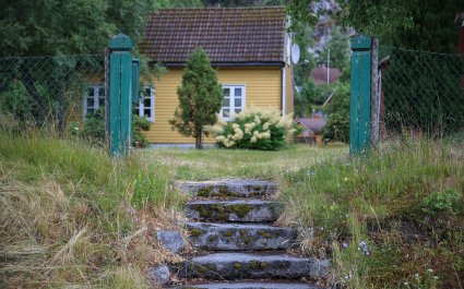 By-småby-bygdeby-hus-port-småbruk-Sandane-Gloppen-bygd-sandane