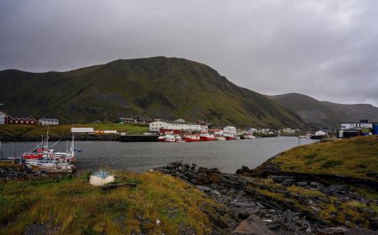 2020 Fiskebåter ved kaia i Sørvær, Hasvik i Finnmark