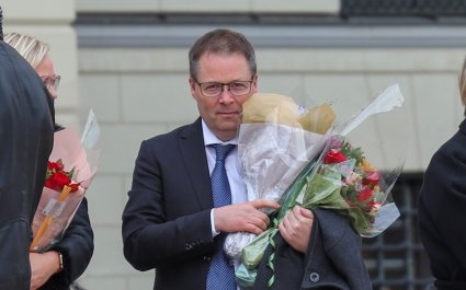 2021 Kommunal- og moderniseringsminister Bjørn Arild Gram på slottsplassen ved regjeringsdannelsen 14/10